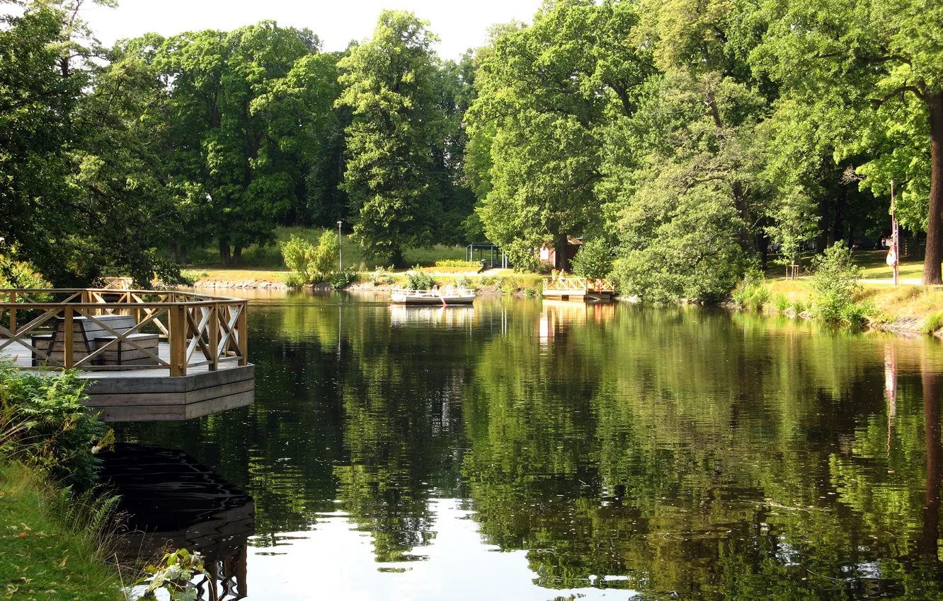 Фото обои вода, деревья, пруд, парк, отражение, лодка, Швеция, беседки