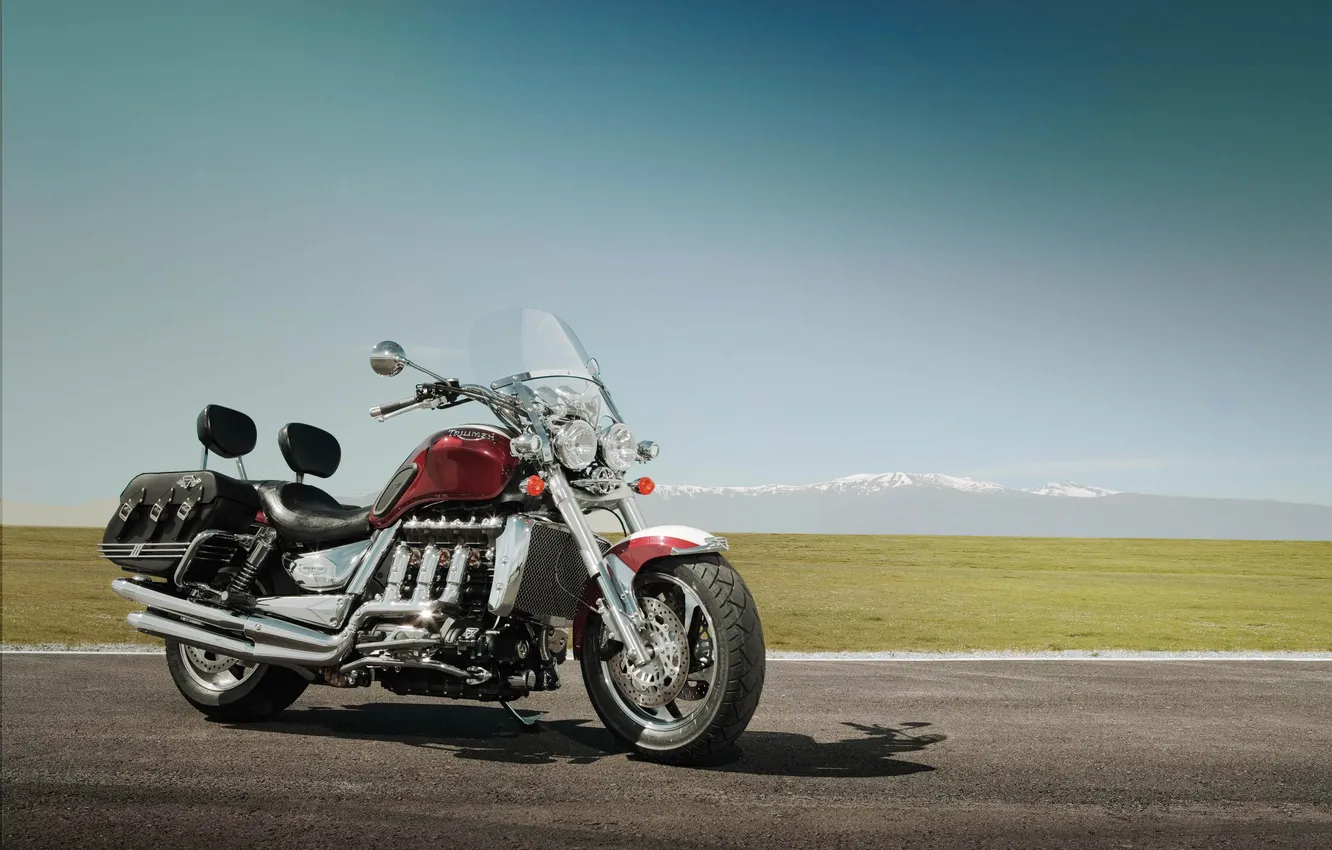 Фото обои небо, гора, луг, мотоцикл, красивый, крутой, класика, Triumph