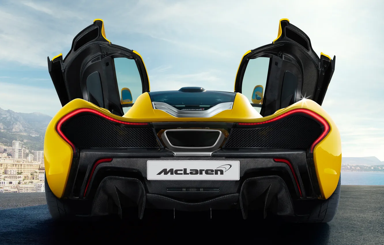 Фото обои McLaren, карбон, black, yellow, выхлоп, задок, McLaren P1