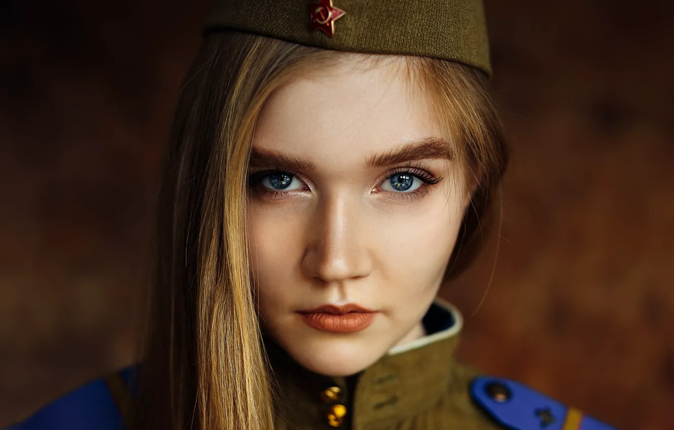 Фото обои портрет, форма, губки, пилотка, погоны, гимнастёрка, Иван Лосев, Мария Никитина