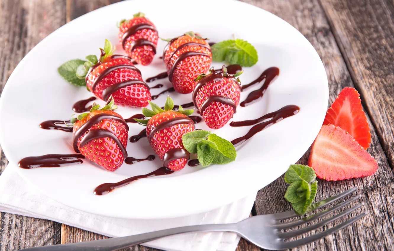 Фото обои ягоды, шоколад, клубника, тарелка, red, fresh, десерт, sweet