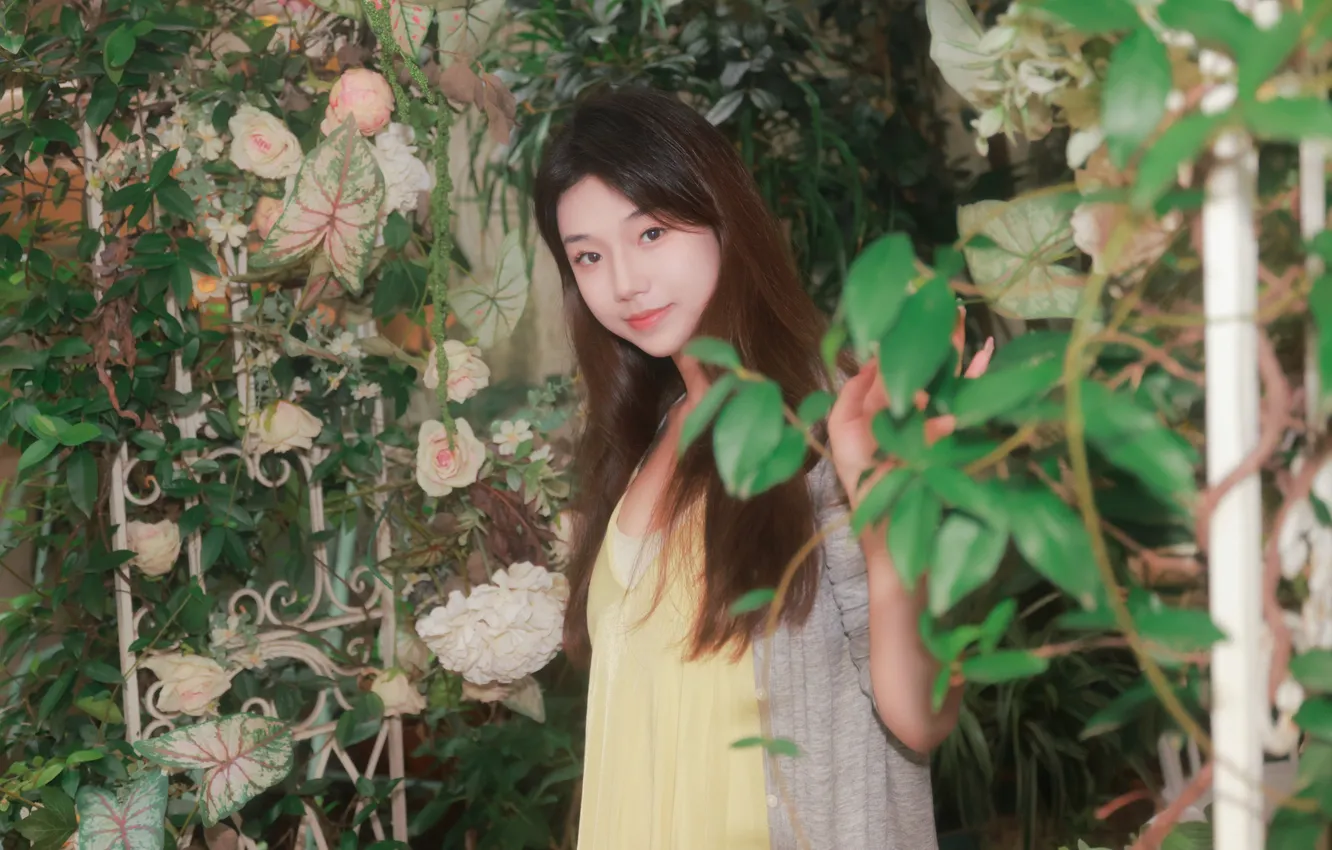 Фото обои Ivy, Beautiful, Asian, Model, Flowers, Smile, Woman, Pretty
