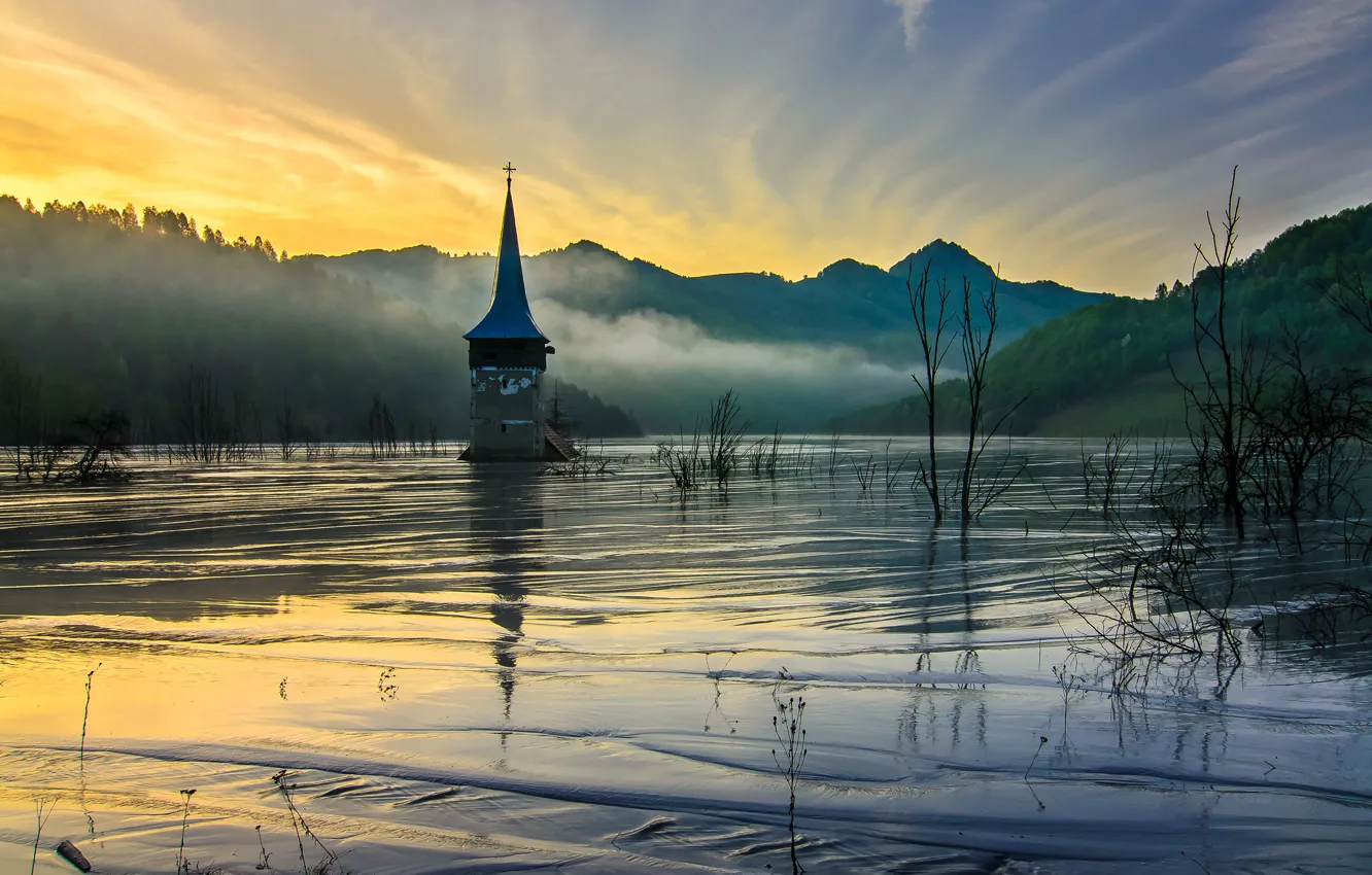 Фото обои горы, туман, рассвет, весна, утро, церковь, низина, затопленная