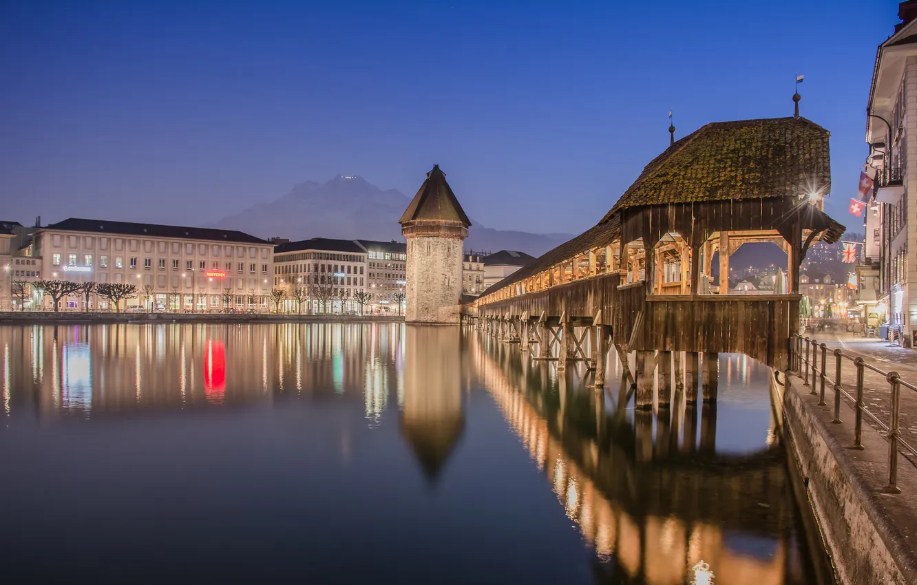 Фото обои ночь, огни, река, дома, Швейцария, Люцерн, мост Капельбрюкке, башня Вассертурм
