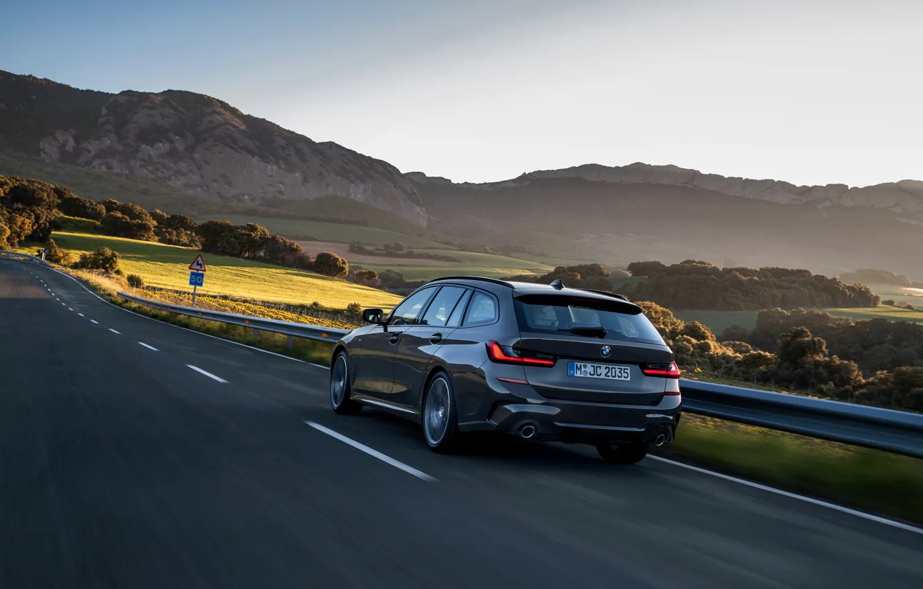 Фото обои движение, BMW, 3-series, универсал, Touring, 3er, 2019, тёмно-серый