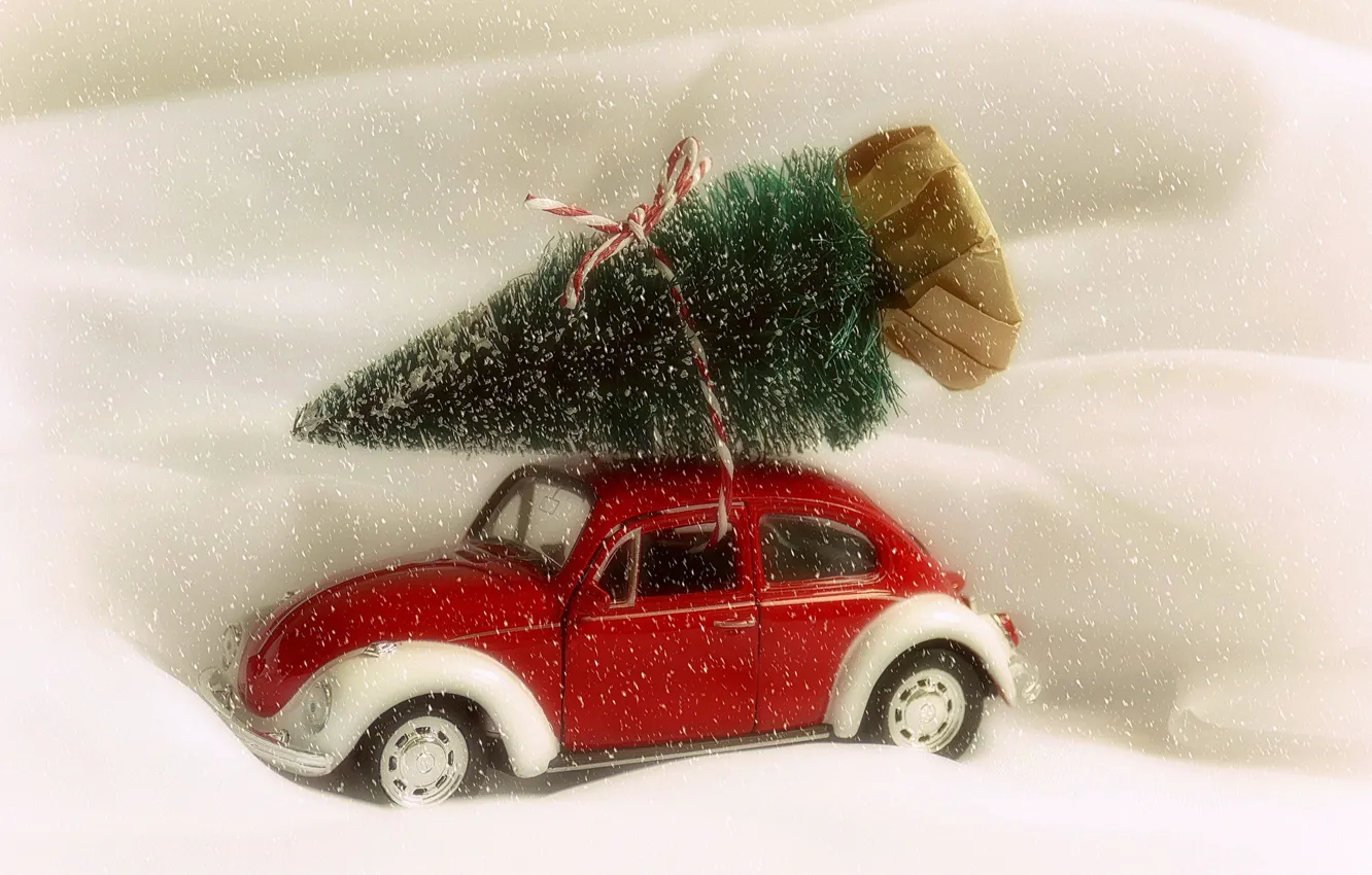 Фото обои снег, Рождество, Новый год, машинка, ёлочка, моделька, Volkswagen Beetle