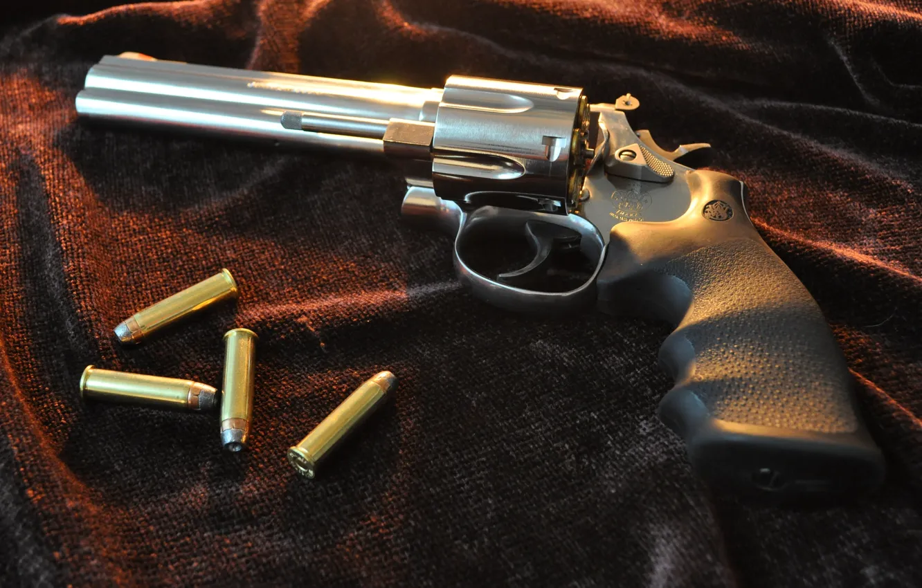 Фото обои патроны, револьвер, revolver, Smith &ampamp; Wesson, Смит-Вессон