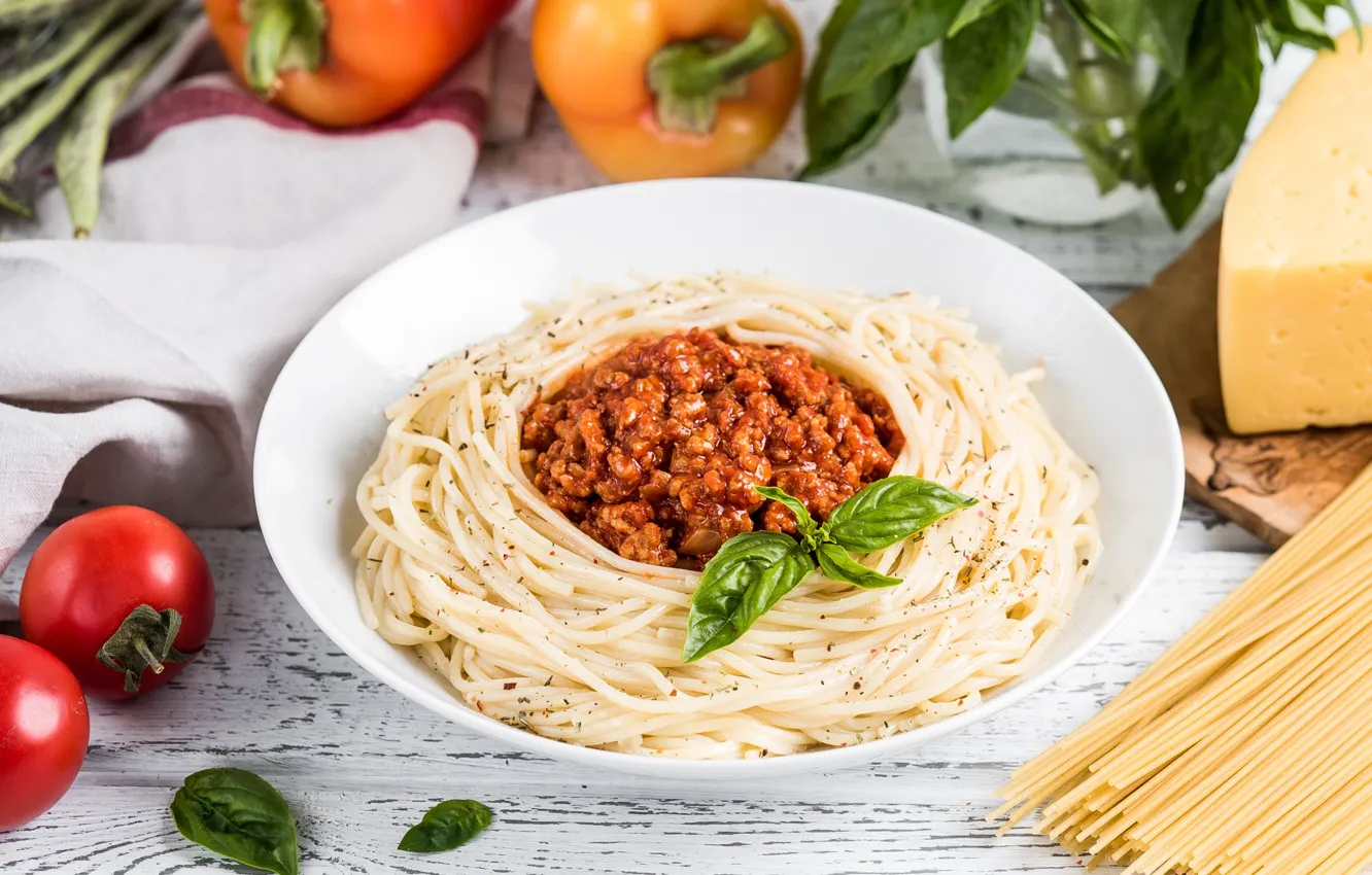 Фото обои зелень, помидоры, спагетти, соус, паста, болоньезе