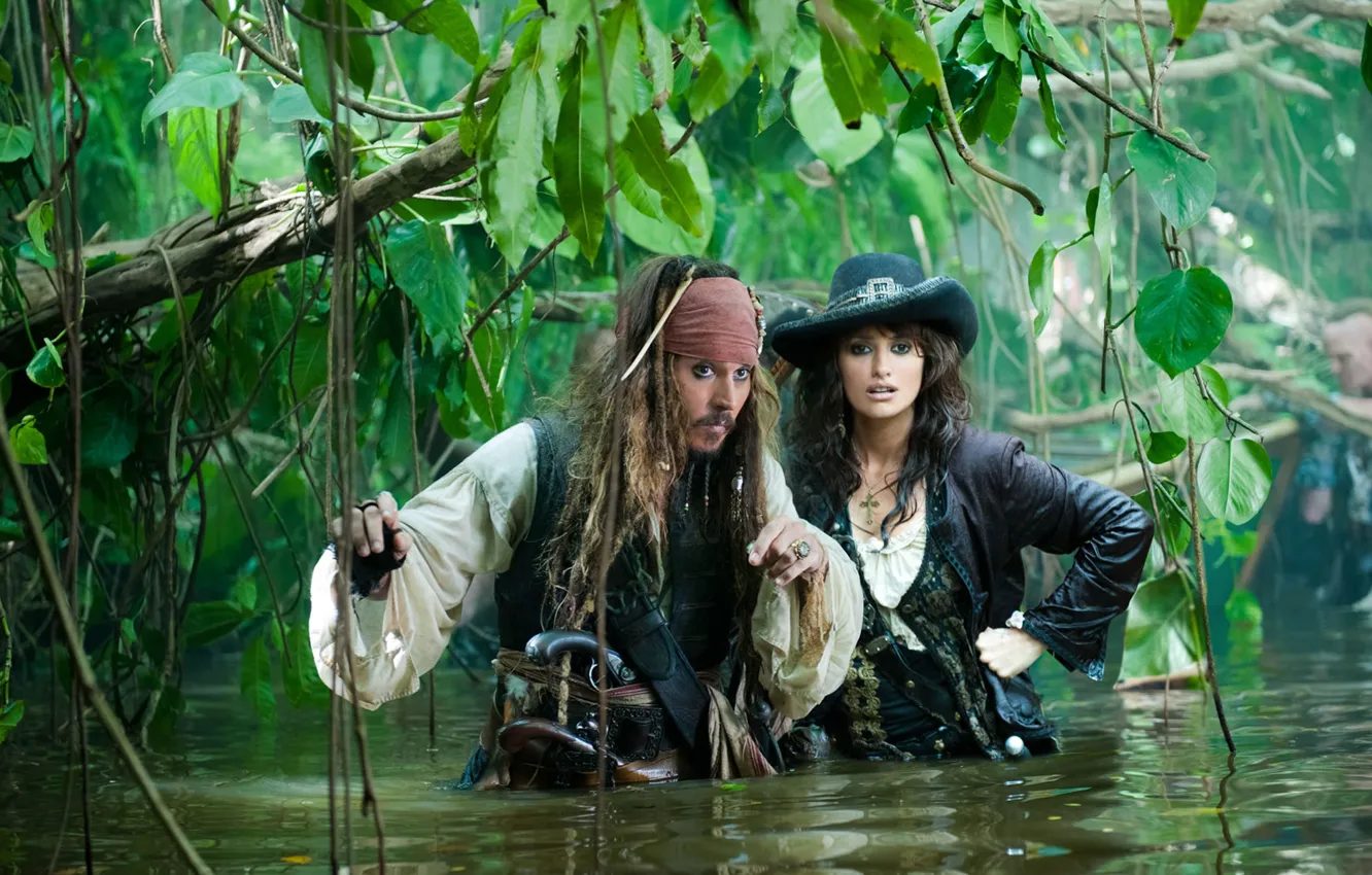 Фото обои вода, девушка, джунгли, Джонни Депп, Джек воробей, пистоли, Пираты карибского моря 4