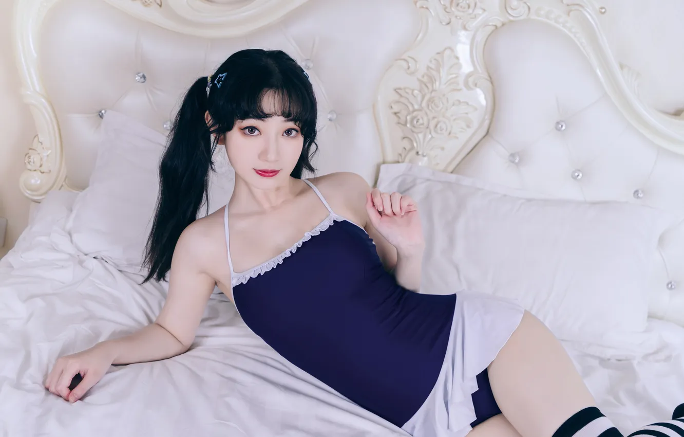 Фото обои woman, beautiful, model, pretty, bed, asian, bedroom, lying down