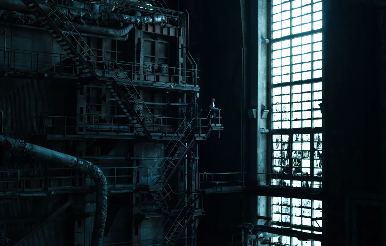 Фото обои девушка, окно, труба, лестница