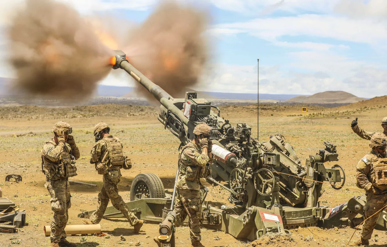 Фото обои Солдаты, США, Пушка, Выстрел, Гаубица, Soldiers fire a howitzer