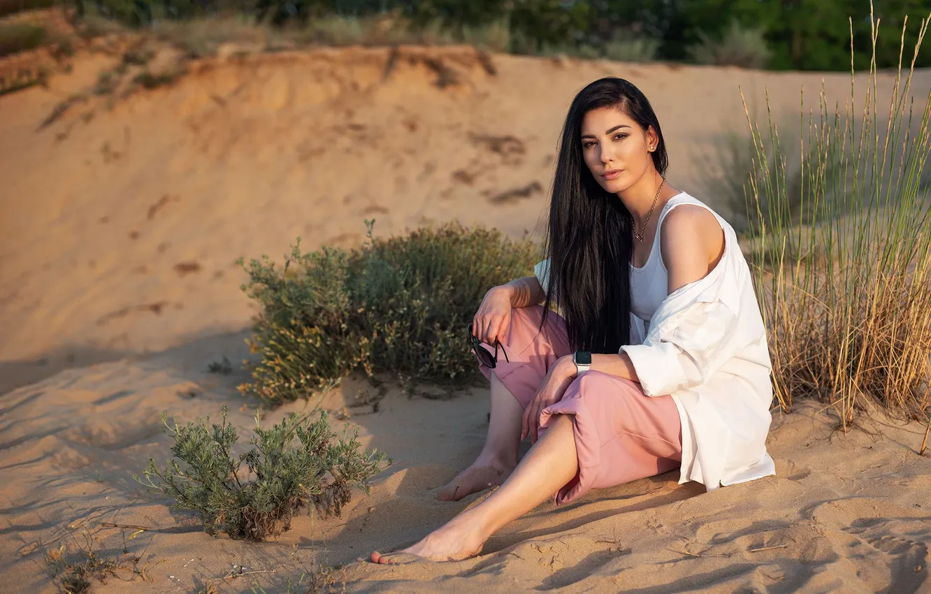 Фото обои beach, woman, young, beautiful, model, brunette, long-haired, charming