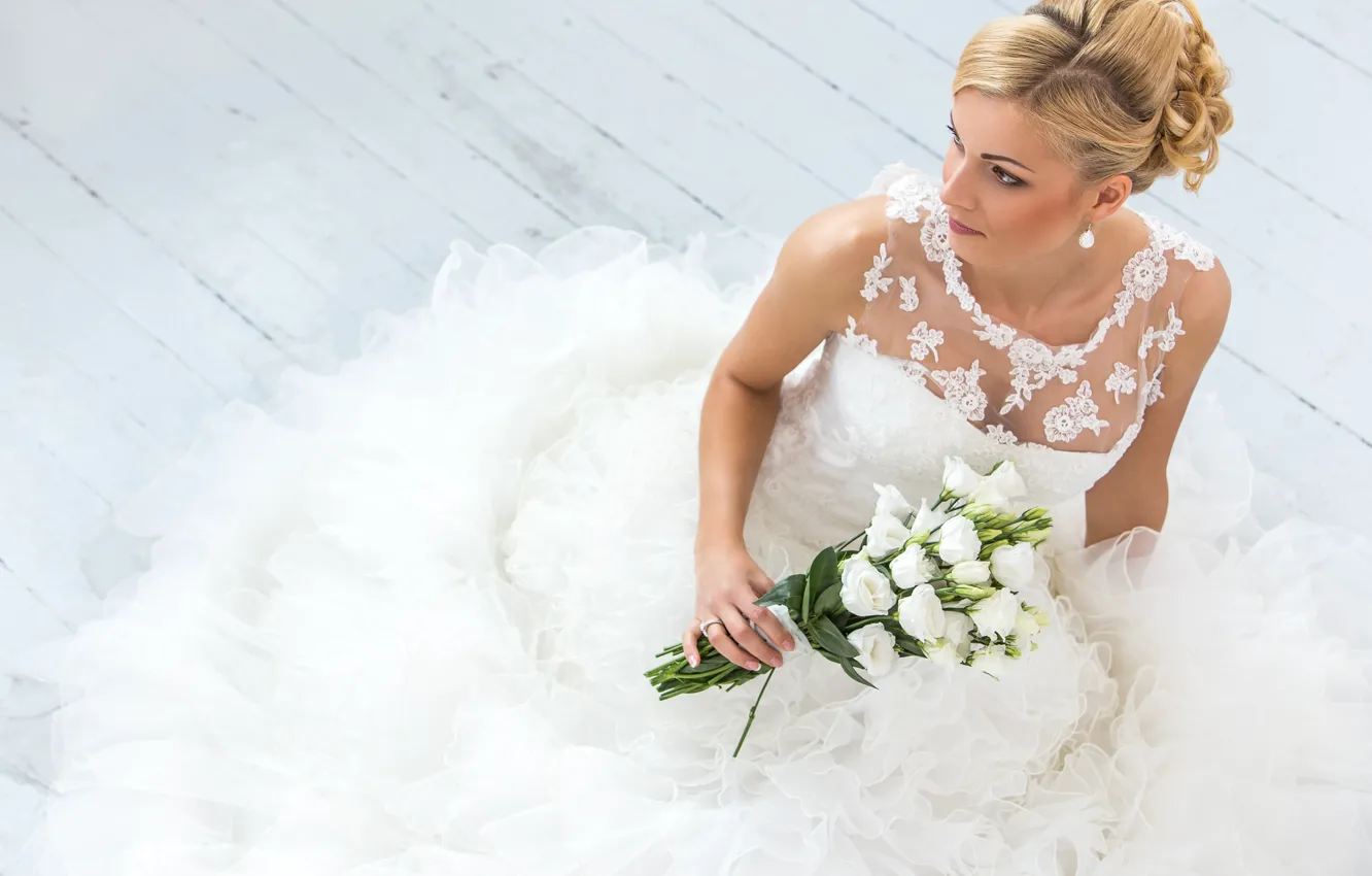 Фото обои девушка, букет, платье, прическа, невеста, свадьба, эустома, Oleksii Hrecheniuk