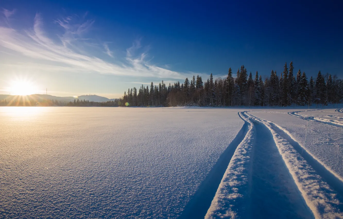 Фото обои зима, лес, снег, закат, озеро, Рука, колея, Финляндия