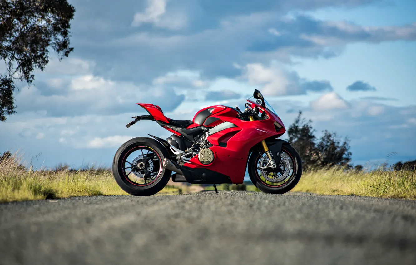 Фото обои Red, Ducati, Road, Panigale V4S