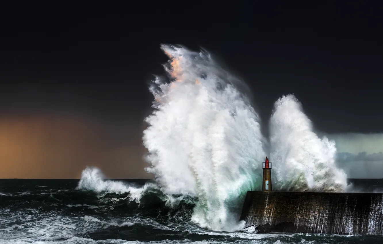 Фото обои море, волны, шторм, природа, маяк, всплеск