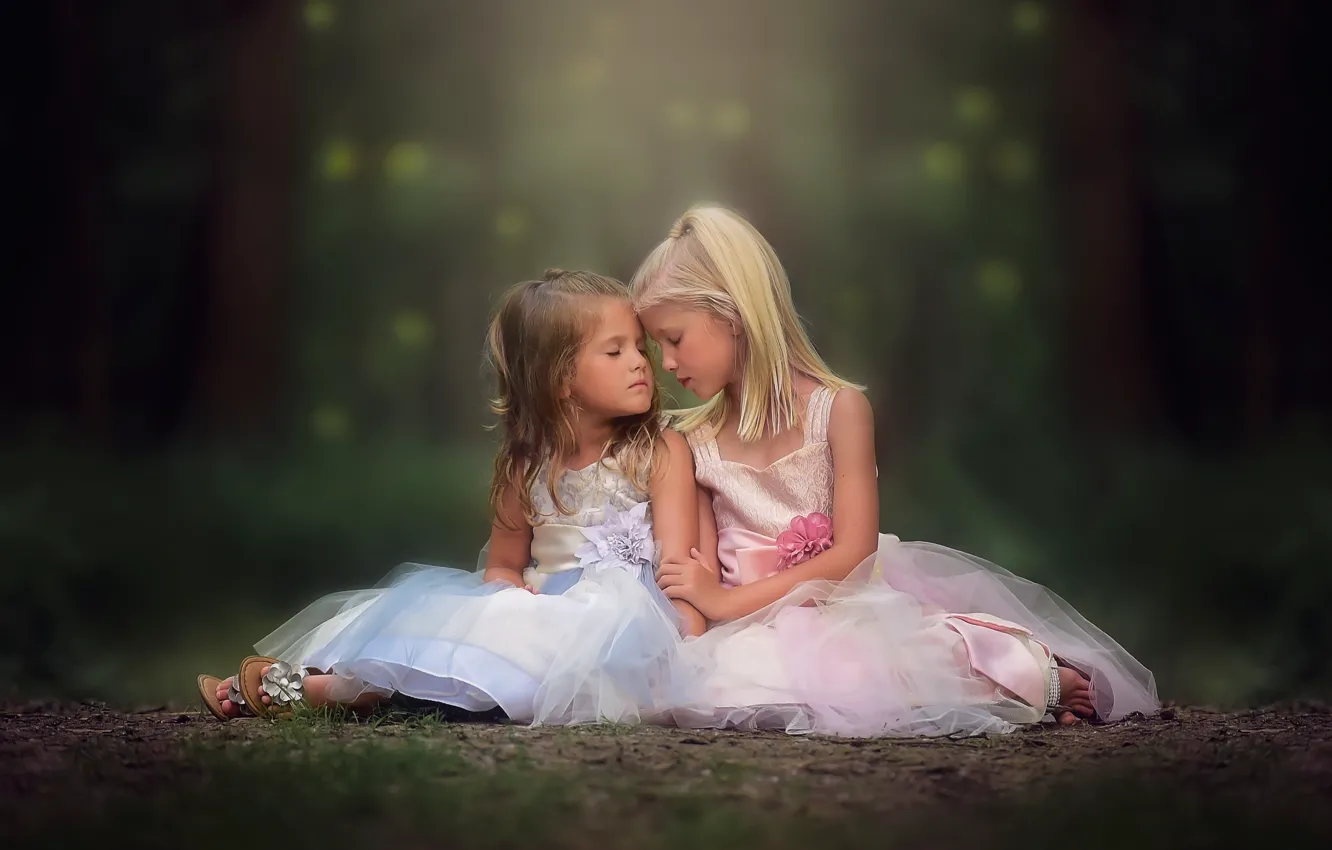 Фото обои дети, девочки, платья, danielle waage, So tender the connection between sisters
