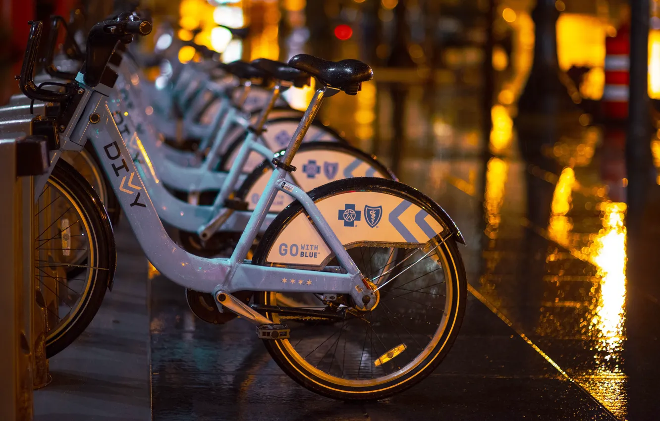 Фото обои капли, ночь, велосипед, город, огни, блики, дождь, улица