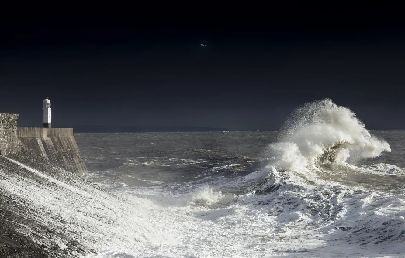 Фото обои waves, storm, nature, beauty, lighthouse, dark skies, Bristol channel surf