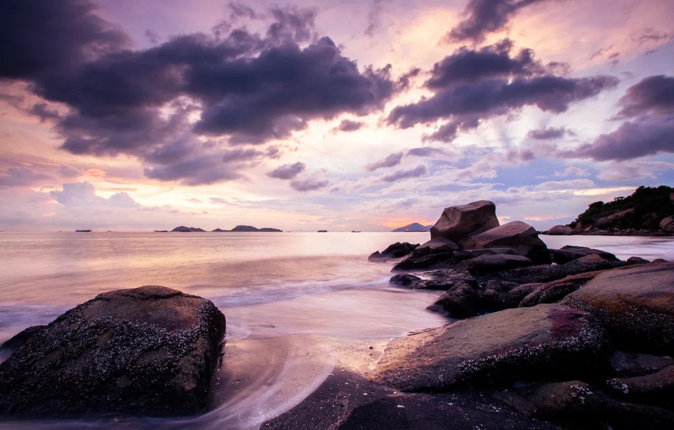 Фото обои море, пляж, закат, камни, сиреневый