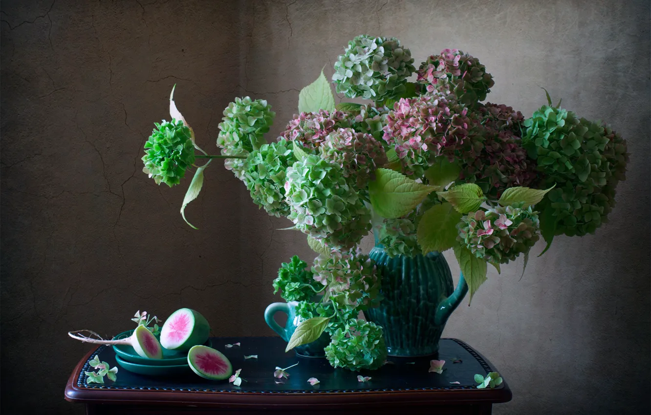 Фото обои цветы, кружка, тарелки, кувшин, столик, гортензия, редька