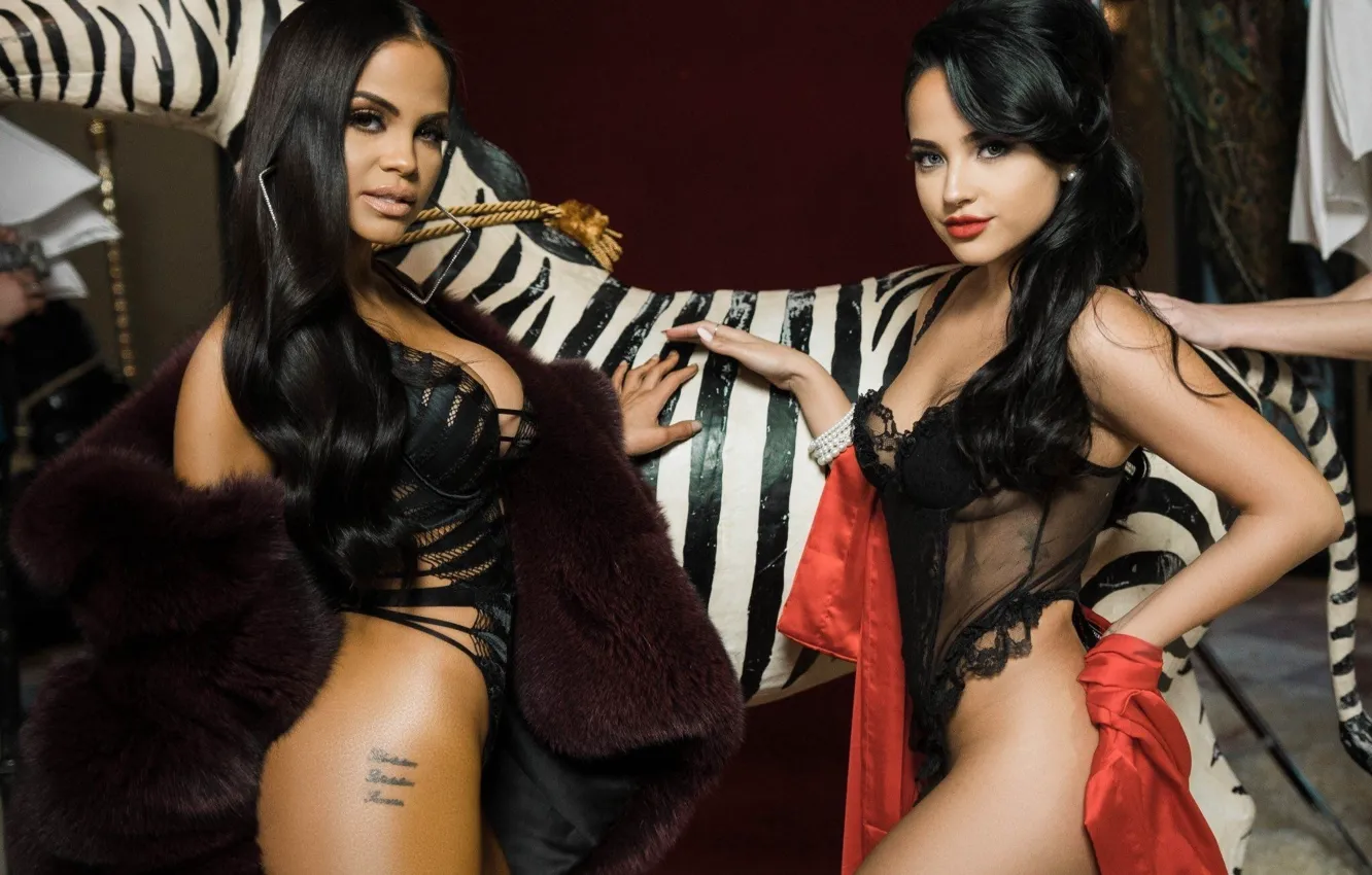 Фото обои секси, нижнее белье, две девушки, брюнетки, певицы, Becky G, Бекки Джи, Natti Natasha