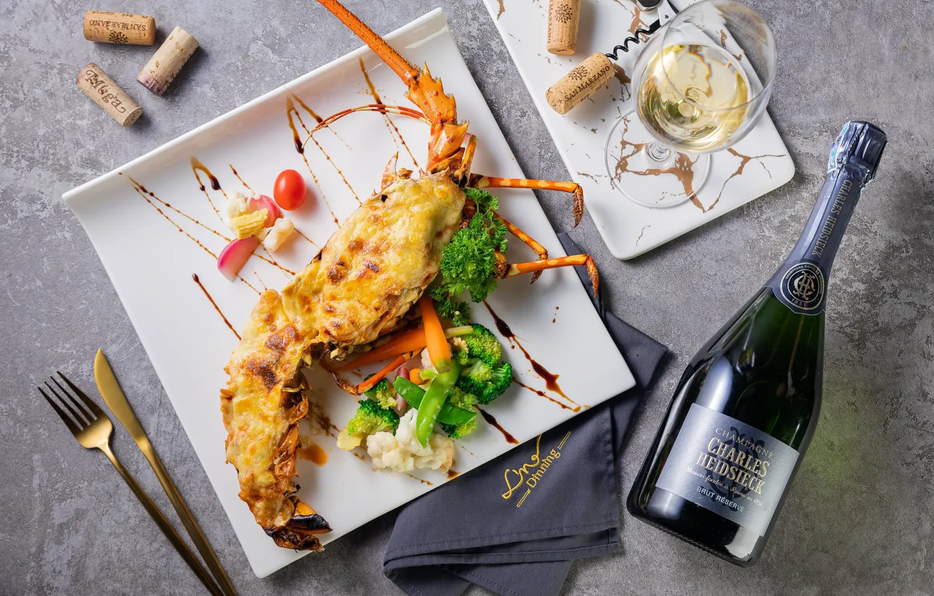 Фото обои омар, шампанское, соус, салат