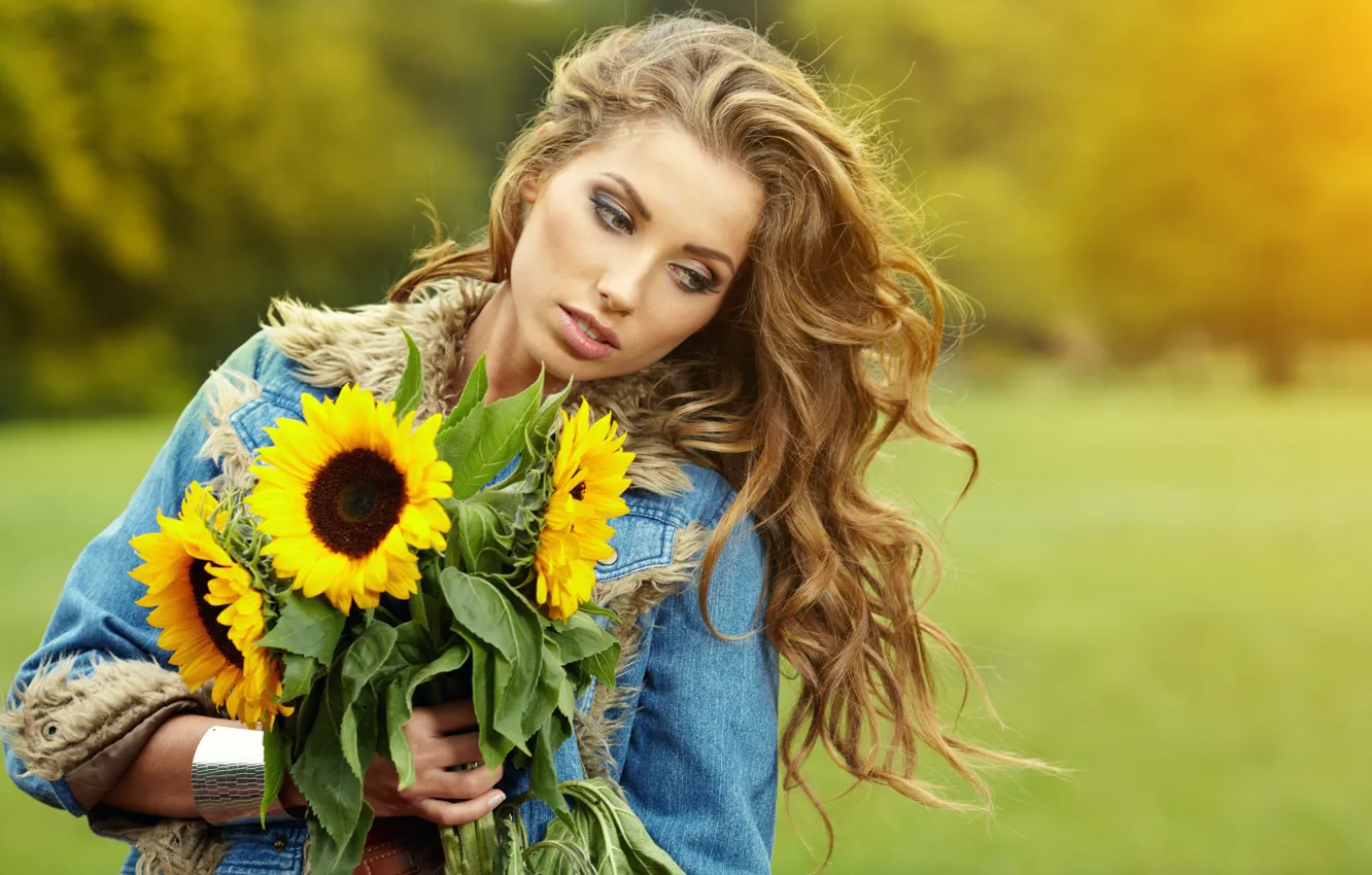 Фото обои осень, девушка, подсолнухи, цветы, шатенка, eyes, локоны, lips