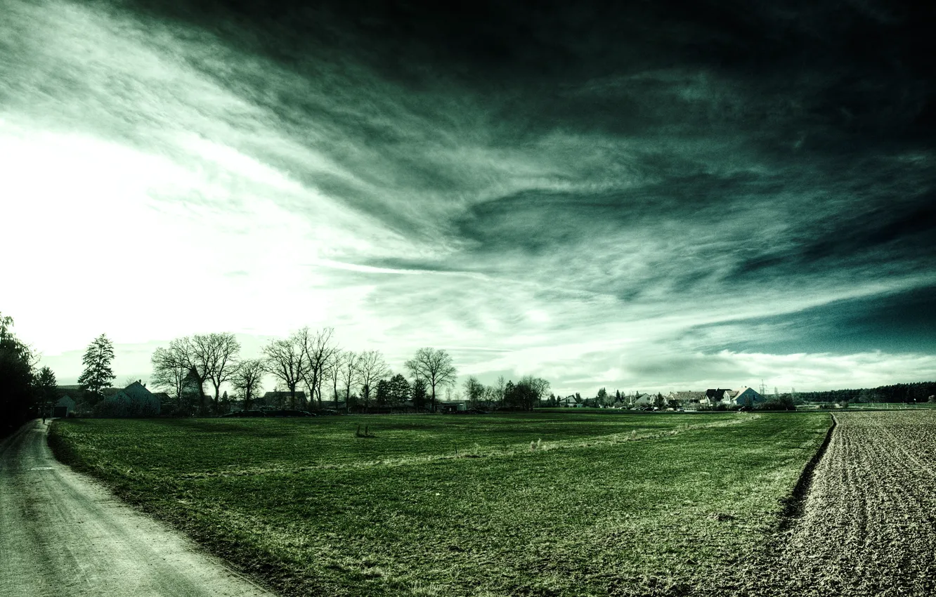 Фото обои поле, небо, облака, пейзаж, дороги, дома, field, clouds