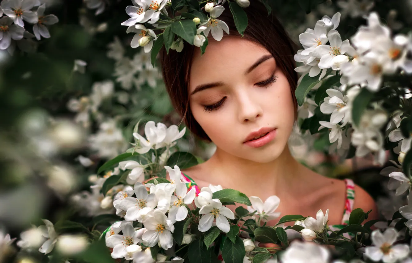 Фото обои девушка, цветы, лицо, весна, цветение, Renat Fotov