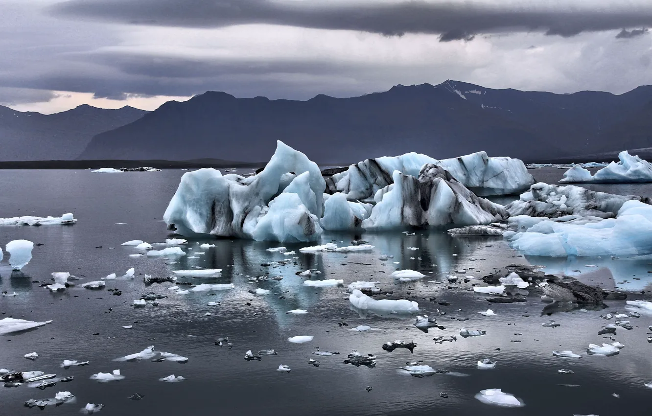 Фото обои лед, зима, горы, тучи, отражение, берег, ледник, айсберг