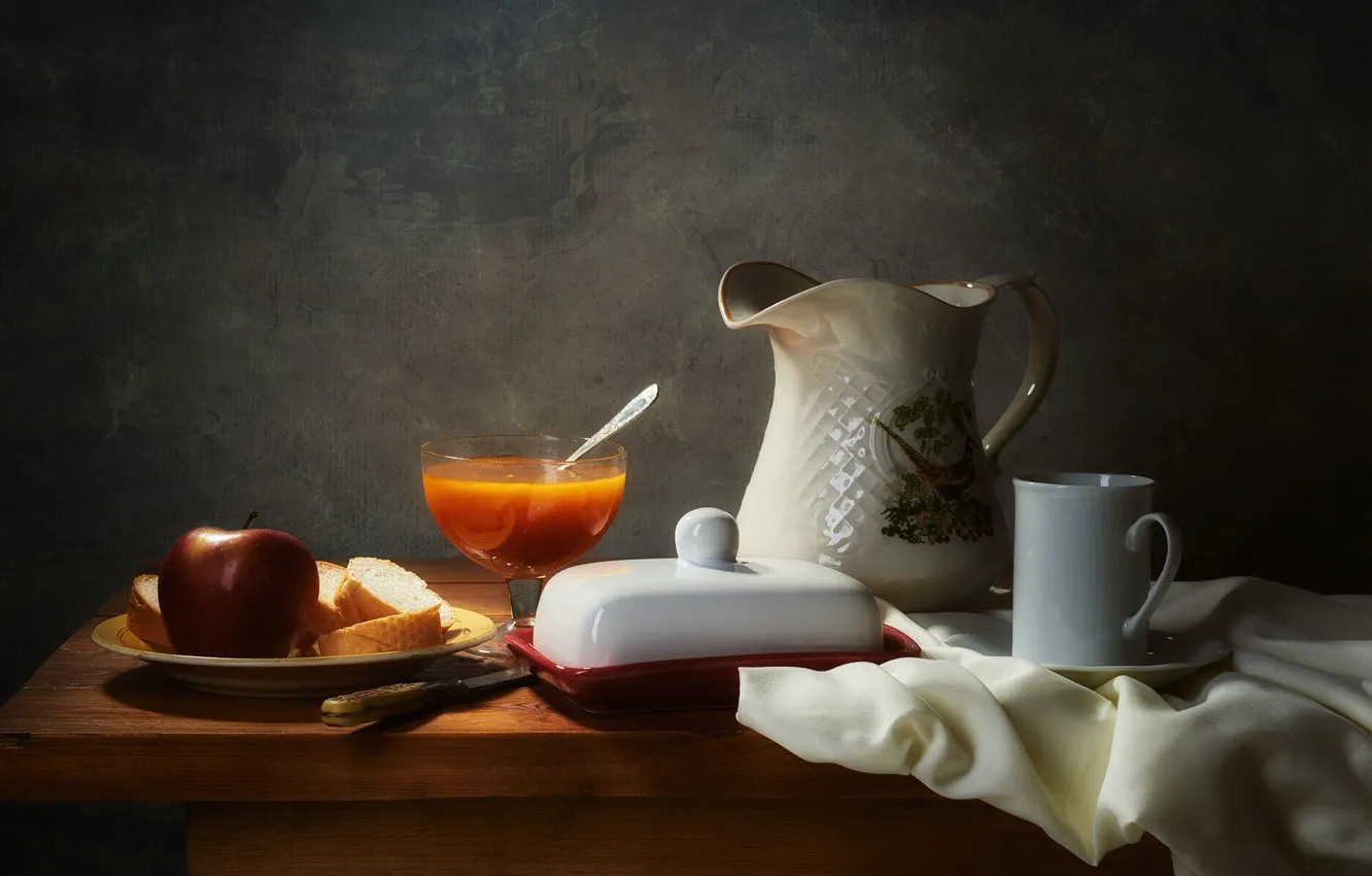 Фото обои свет, темный фон, стол, яблоки, еда, тарелка, хлеб, нож