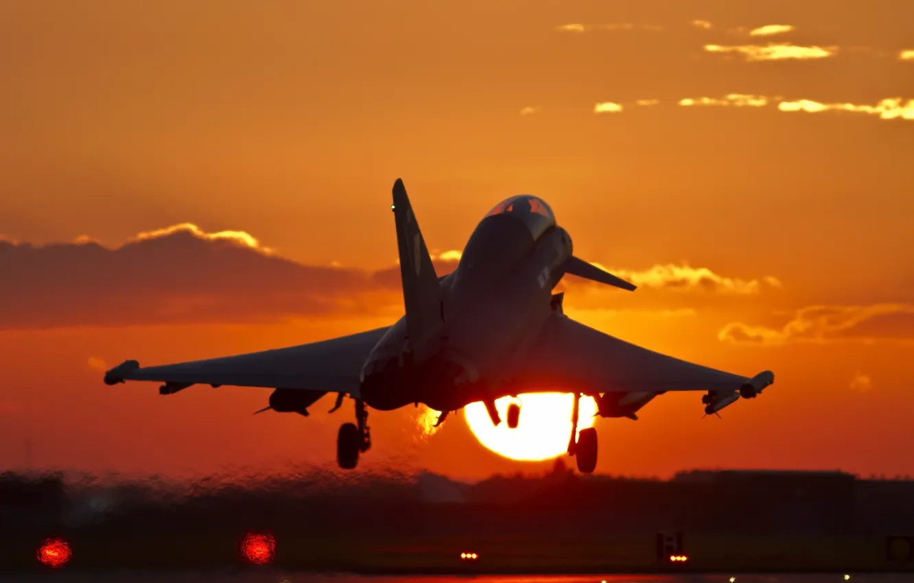 Фото обои солнце, закат, истребитель, взлёт, поколения, многоцелевой, Eurofighter Typhoon, четвертого