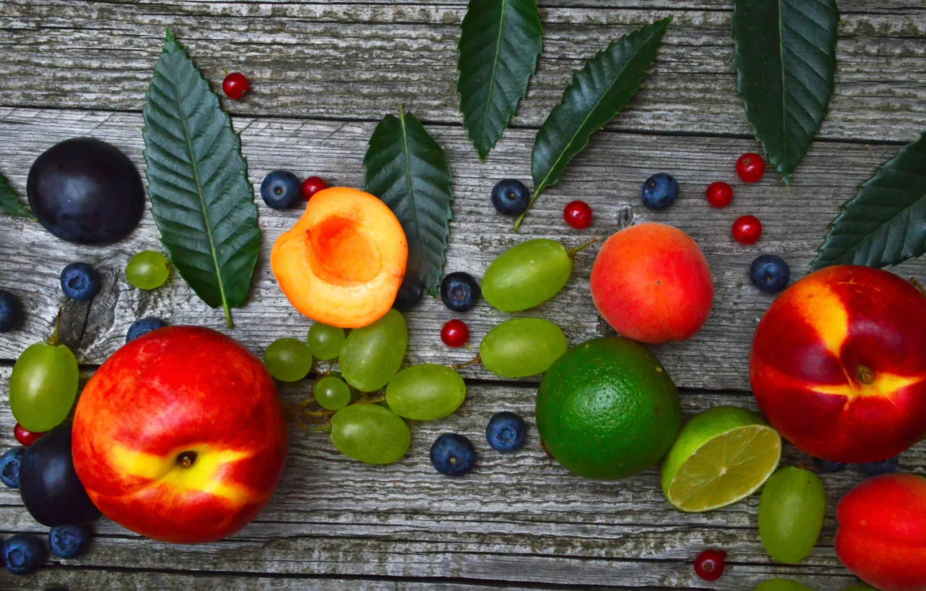 Фото обои ягоды, Фрукты, Виноград, персик, смородина, Черника