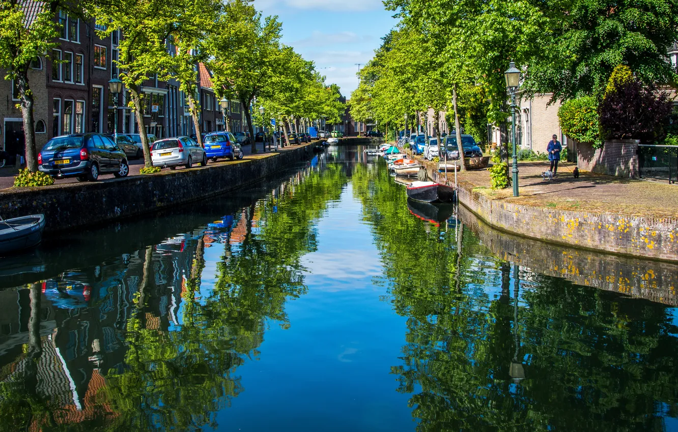 Фото обои вода, деревья, машины, отражение, дома, лодки, Нидерланды, солнечно