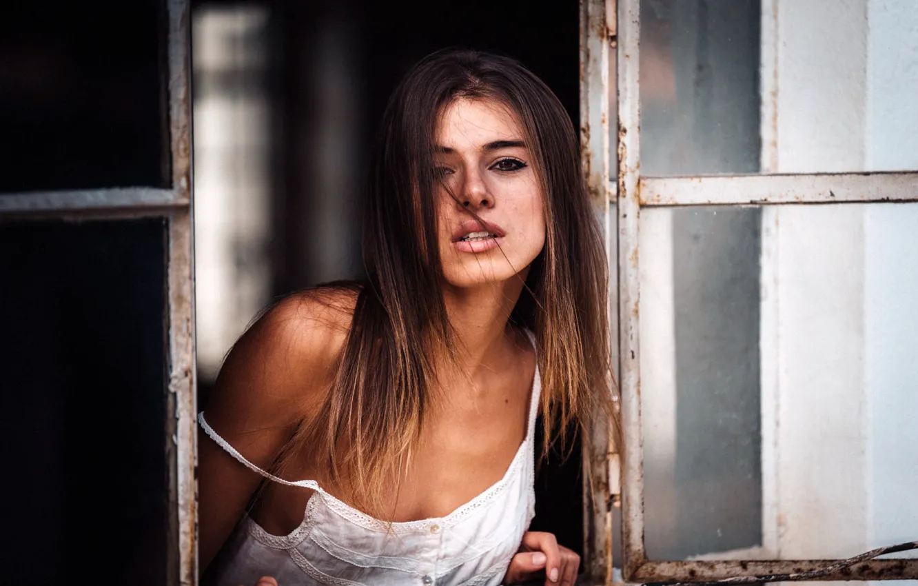 Фото обои girl, Model, long hair, dress, photo, window, lips, face