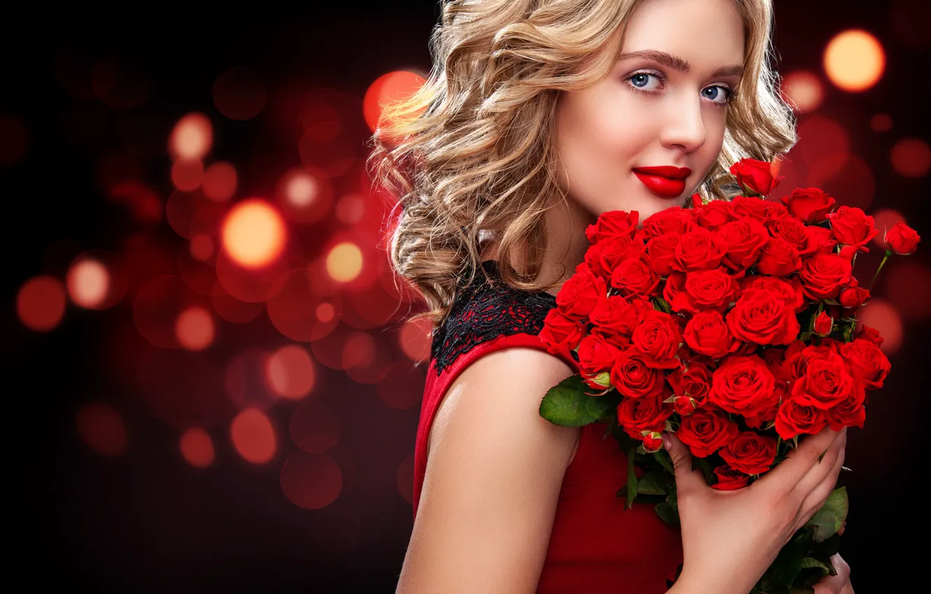 Фото обои девушка, фон, портрет, розы, букет, красные, Mykhailo Orlov