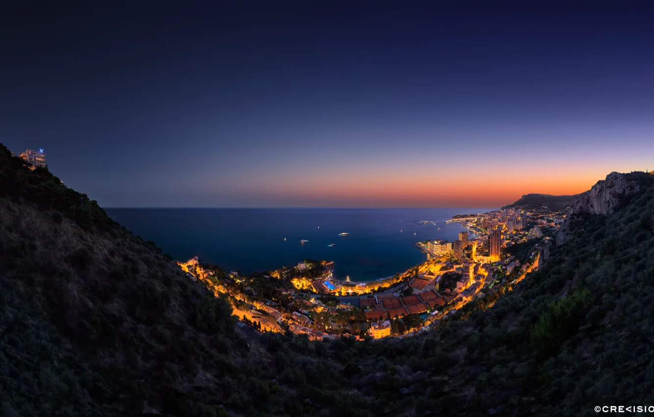 Фото обои море, город, огни, гора, вечер, возвышенность, Vista Palace over Monaco