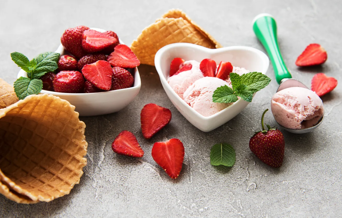 Фото обои ягоды, клубника, мороженое, рожок, strawberry, dessert, cone, ic cream