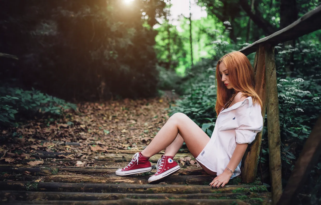 Фото обои grass, forest, dress, model, redhead, sunlight, sitting, shirt