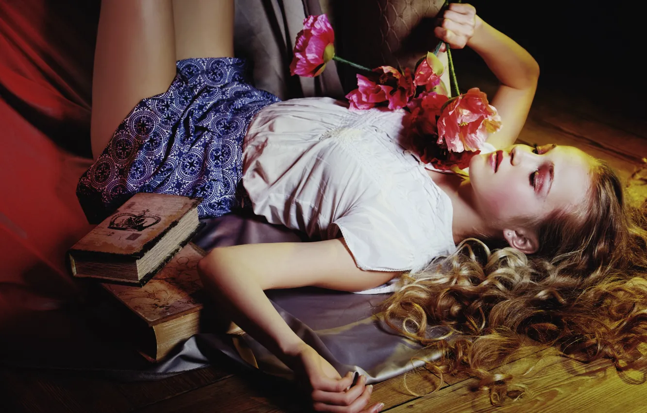 Фото обои девушка, цветы, настроение, волосы, книги