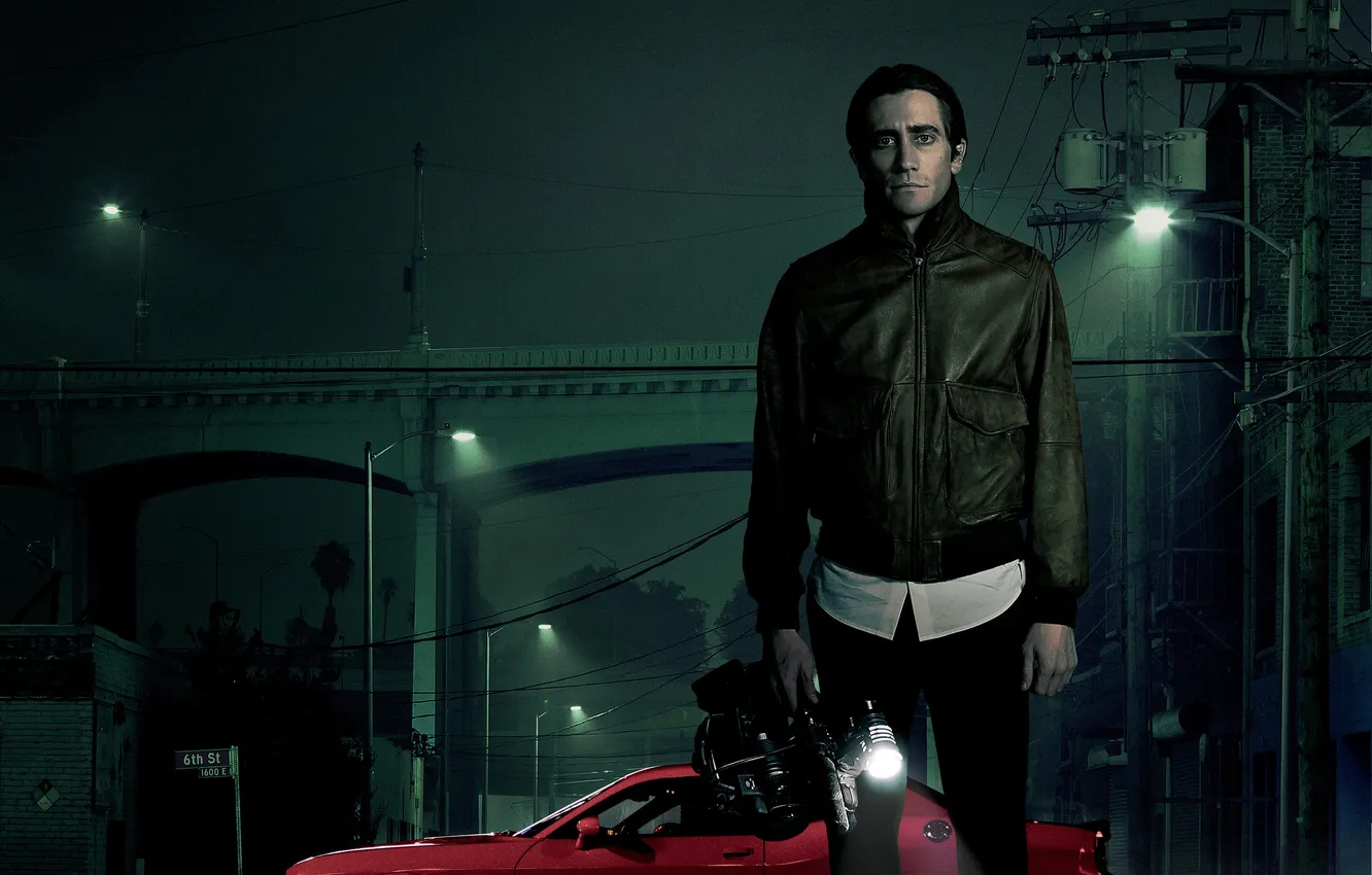 Фото обои Dodge, Red, Car, with, Jake Gyllenhaal, Camera, Nightcrawler, Year