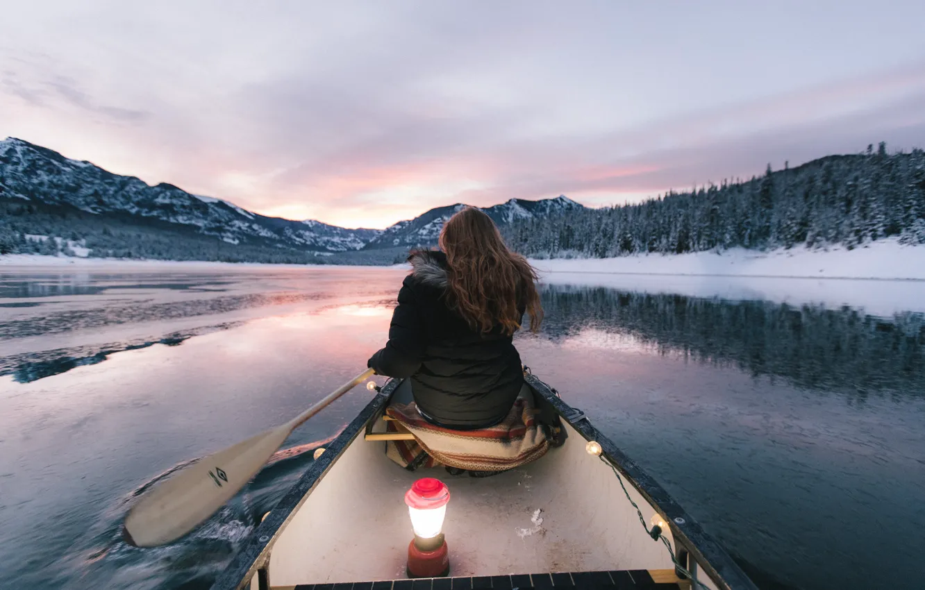 Фото обои девушка, горы, лодка, girl, каноэ, весло, canoe, the mountains