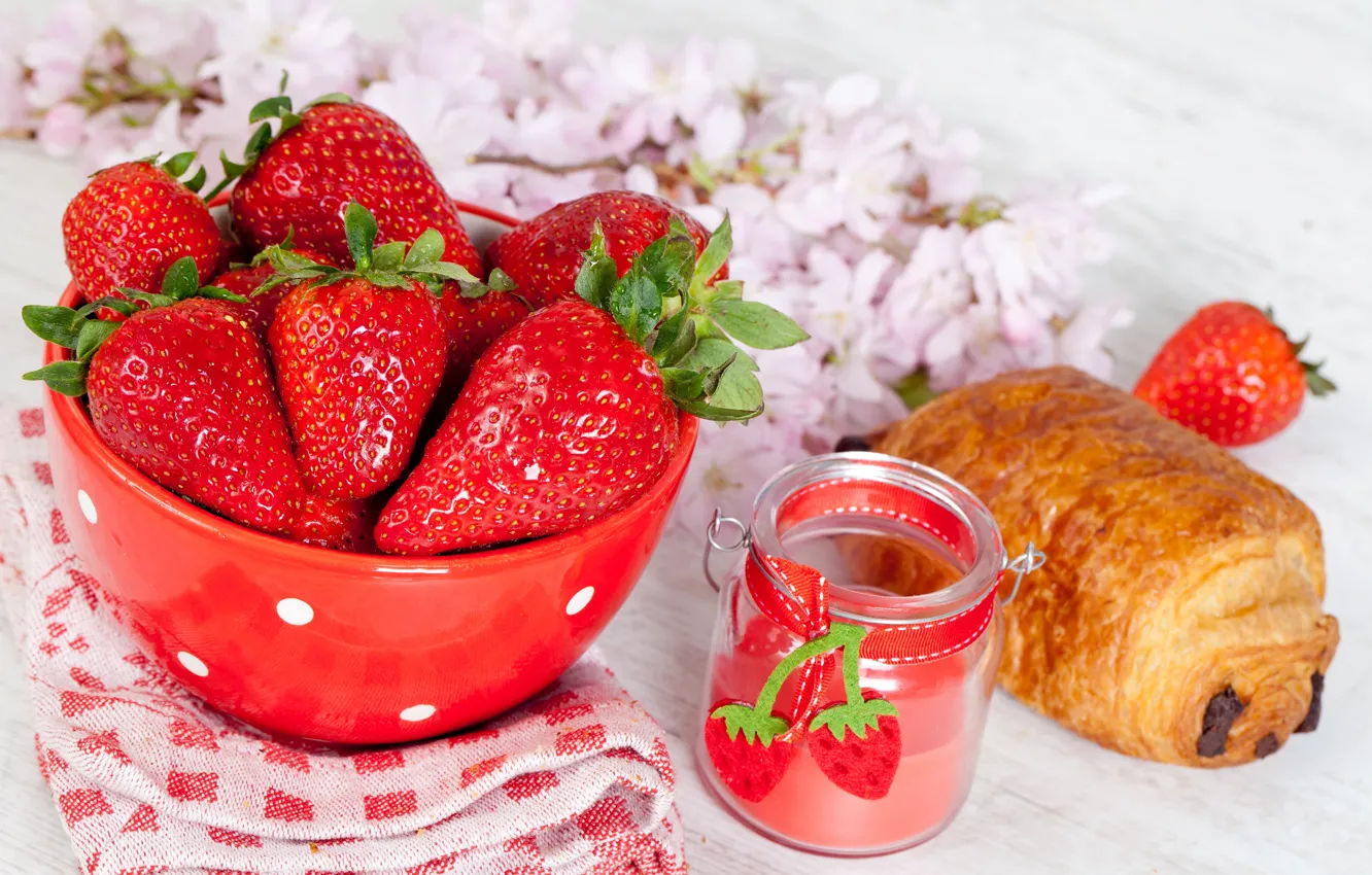 Фото обои цветы, ягоды, еда, шоколад, завтрак, клубника, тарелка, красные