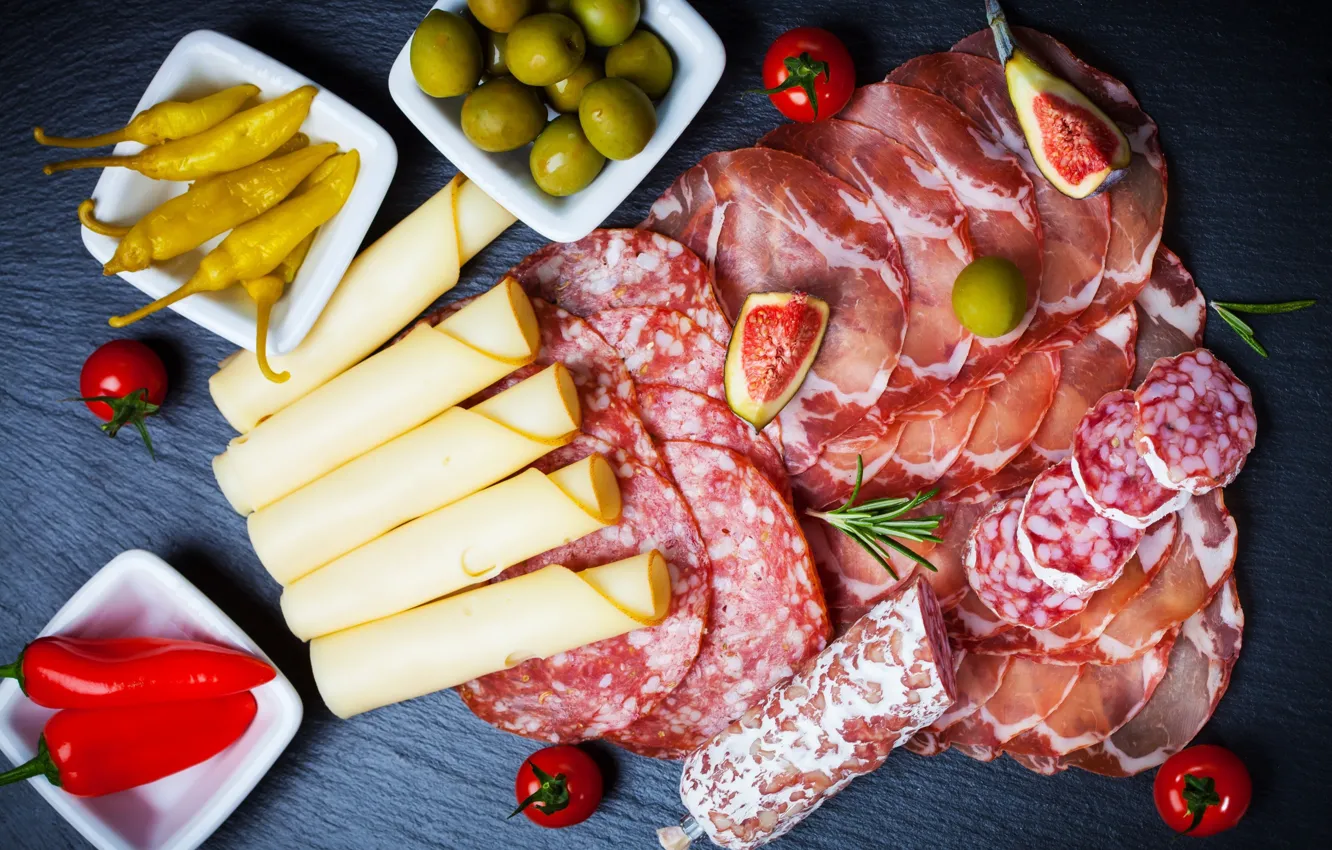 Фото обои сыр, мясо, оливки, колбаса, инжир