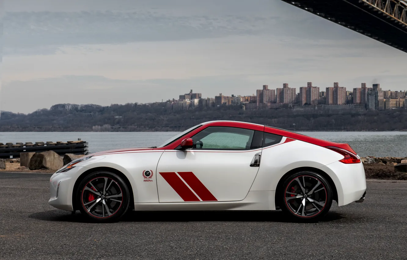 Фото обои полосы, купе, силуэт, Nissan, красно-белый, 370Z, 50th Anniversary Edition, 2020