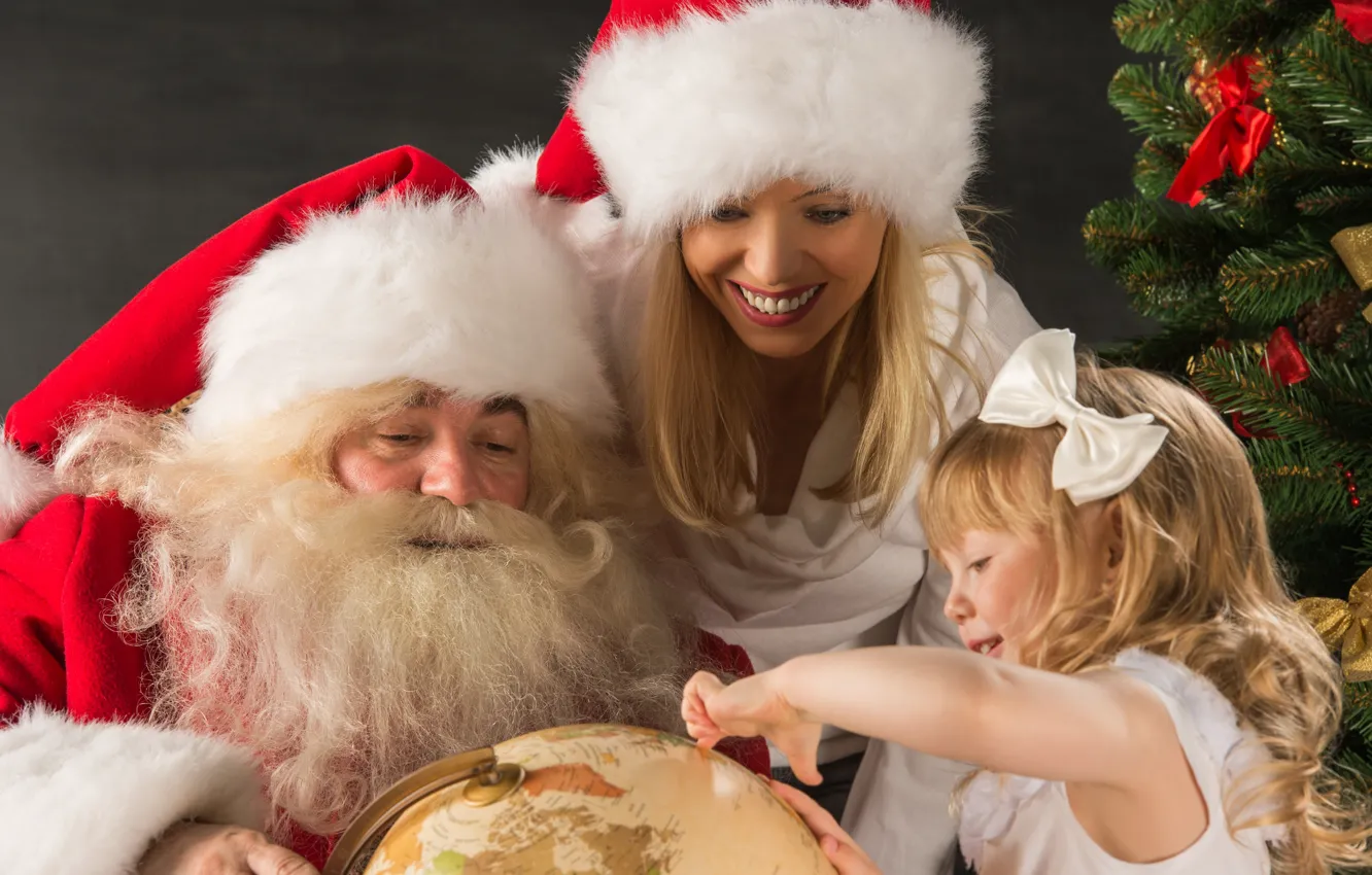 Фото обои девушка, улыбка, праздник, шапка, елка, новый год, Рождество, девочка