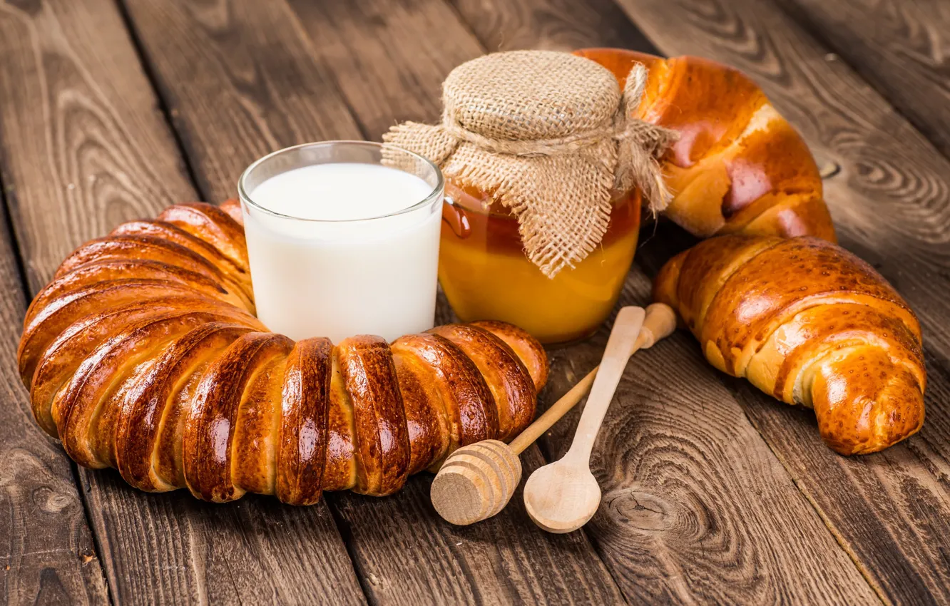 Фото обои молоко, мед, honey, выпечка, булочка, bread, круассан, milk