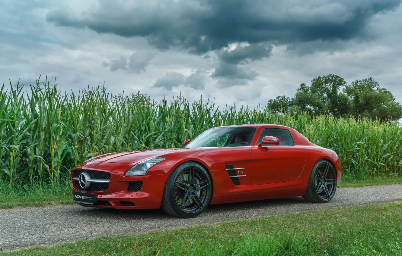 Мерседес SLS AMG черный красный